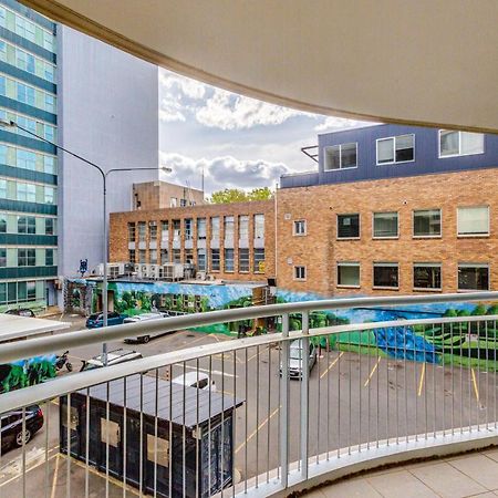Dana-Spacious Private Room In Shared 2-Bedroom Apartment-1 Canberra Extérieur photo
