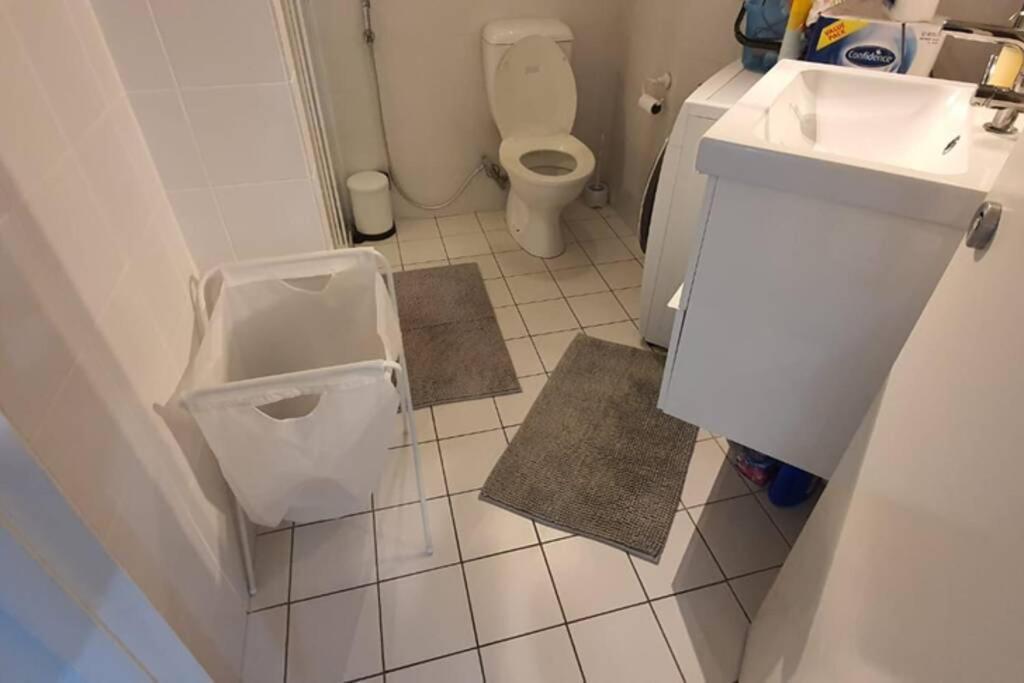 Dana-Spacious Private Room In Shared 2-Bedroom Apartment-1 Canberra Extérieur photo
