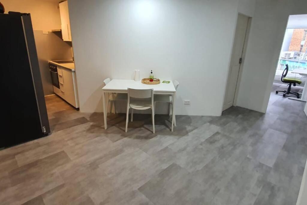 Dana-Spacious Private Room In Shared 2-Bedroom Apartment-1 Canberra Extérieur photo